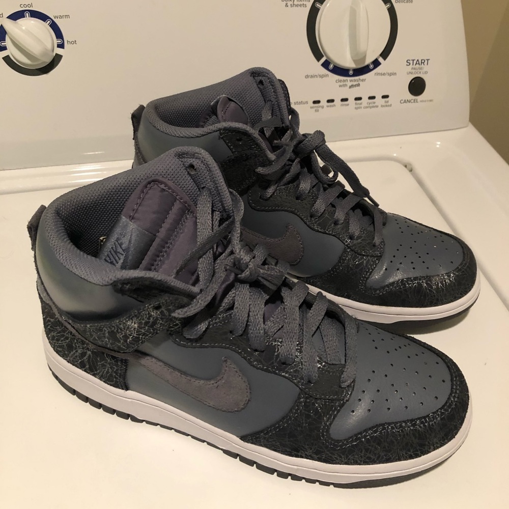 Nike’s Dunk High Sneaker Dusk Size 8.5 407922-404